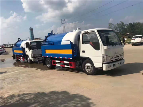 慶鈴五十鈴清洗吸污車出口到菲律賓，污水箱4.2方，水箱2方