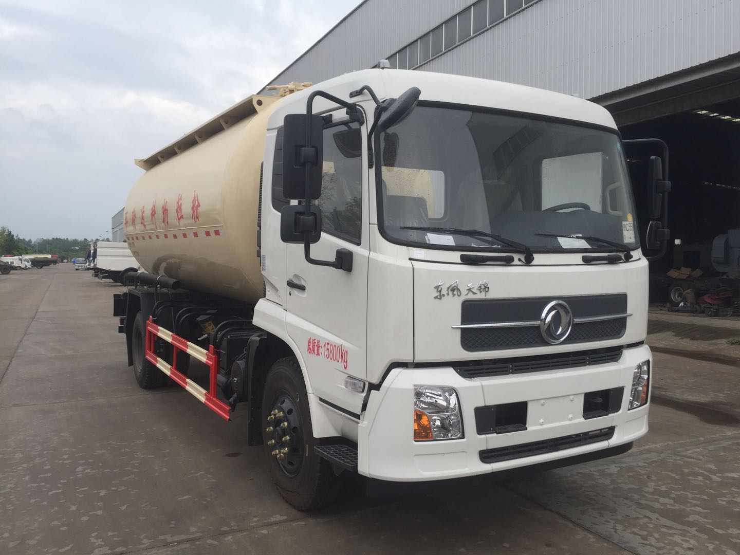 粉料物料運輸車（粉罐車）司機看過來 你真的會保養(yǎng)操作嗎？