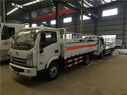 4臺(tái)上駿X100氣瓶運(yùn)輸車(chē)馬上發(fā)車(chē)