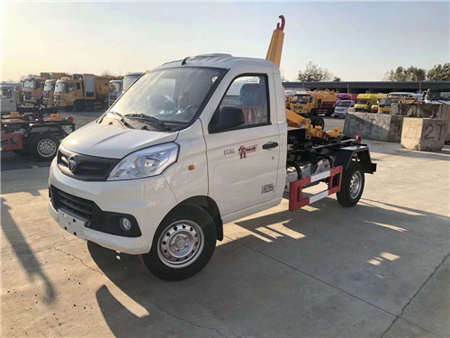 性價比最高的國六福田祥菱車廂可卸式垃圾車現(xiàn)車2臺，欲購從速