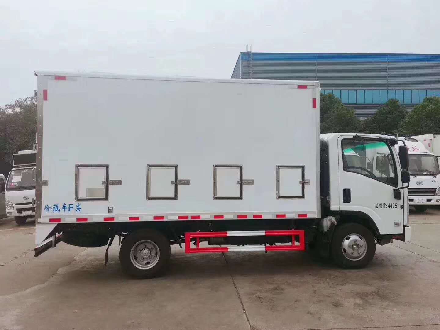 慶鈴五十鈴國六KV100雞苗運(yùn)輸車，三人座寬體駕駛室