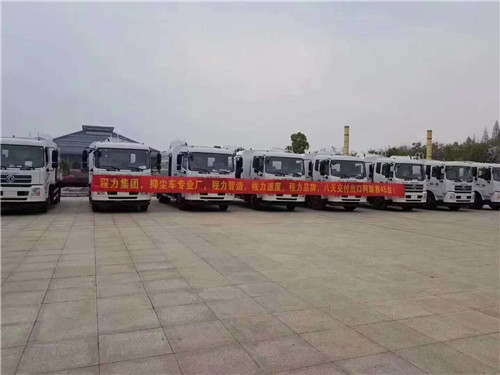 程力出口阿聯(lián)酋第二批45臺東風(fēng)天錦抑塵車，用于消毒防疫