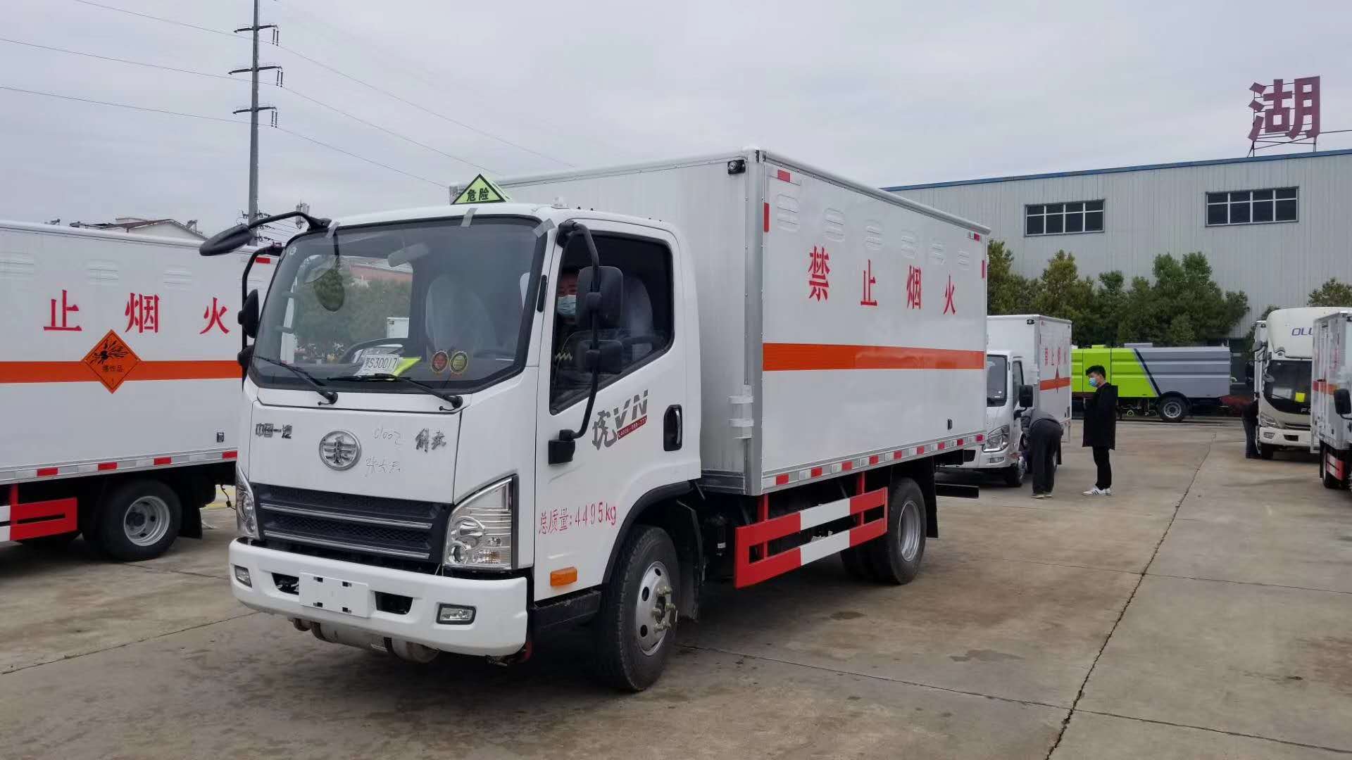 解放虎VN藍(lán)牌危險(xiǎn)品廂式運(yùn)輸車，解放卡車，掙錢機(jī)器