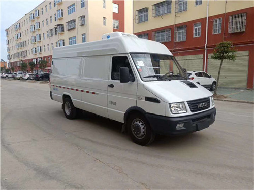 南京依維柯柴油面包冷藏車大空間，市內(nèi)不限行