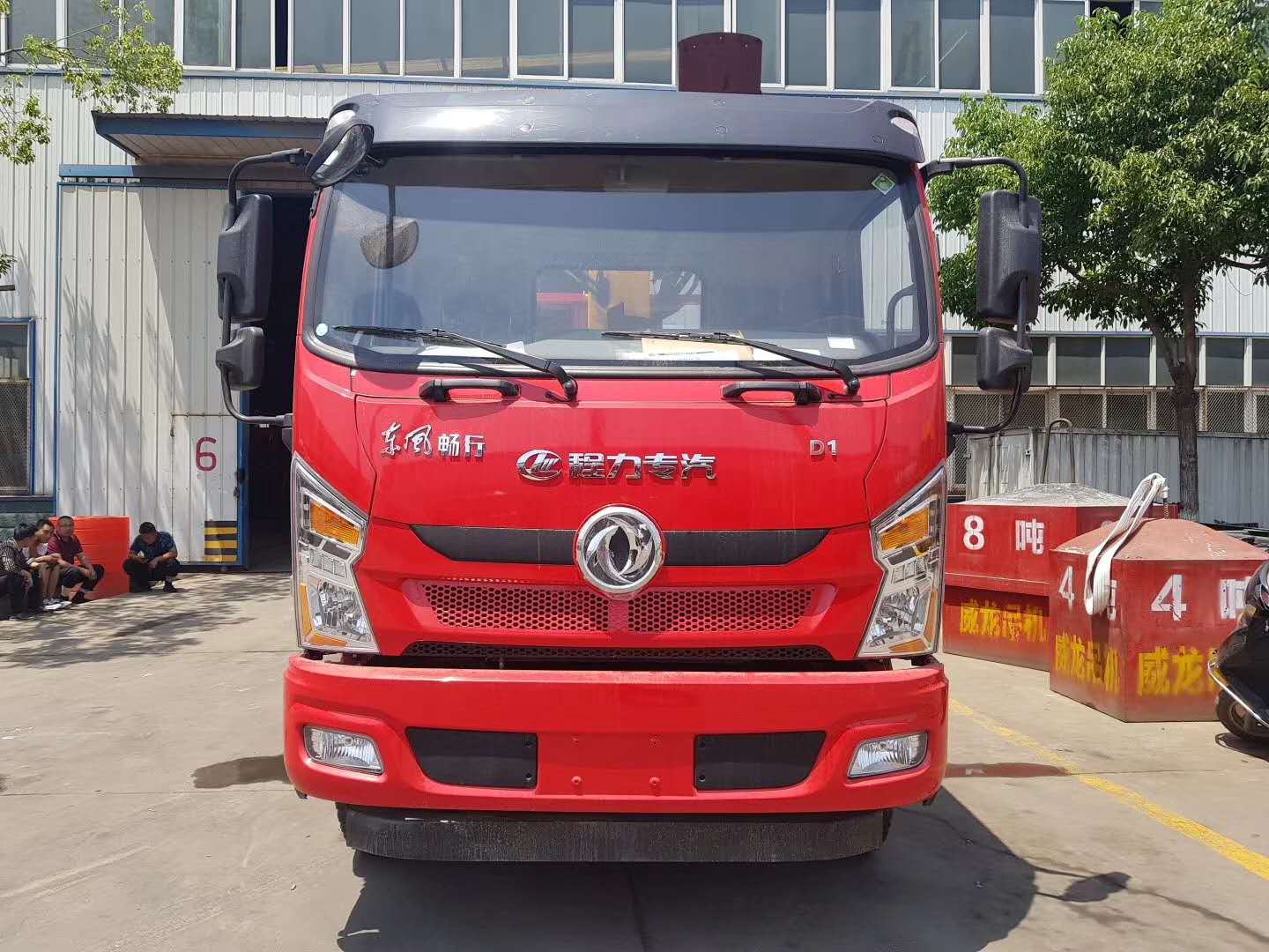 東風(fēng)暢行D1隨車吊匹配玉柴160馬力，徐工6.3噸4節(jié)上操作吊機(jī)，5.1米貨廂