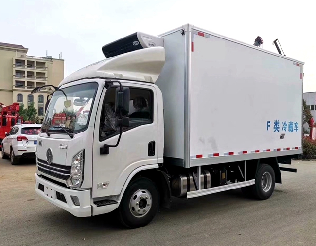 陜汽德龍K3000冷藏車，匹配濰柴130馬力，廂體3.7米，4.1米