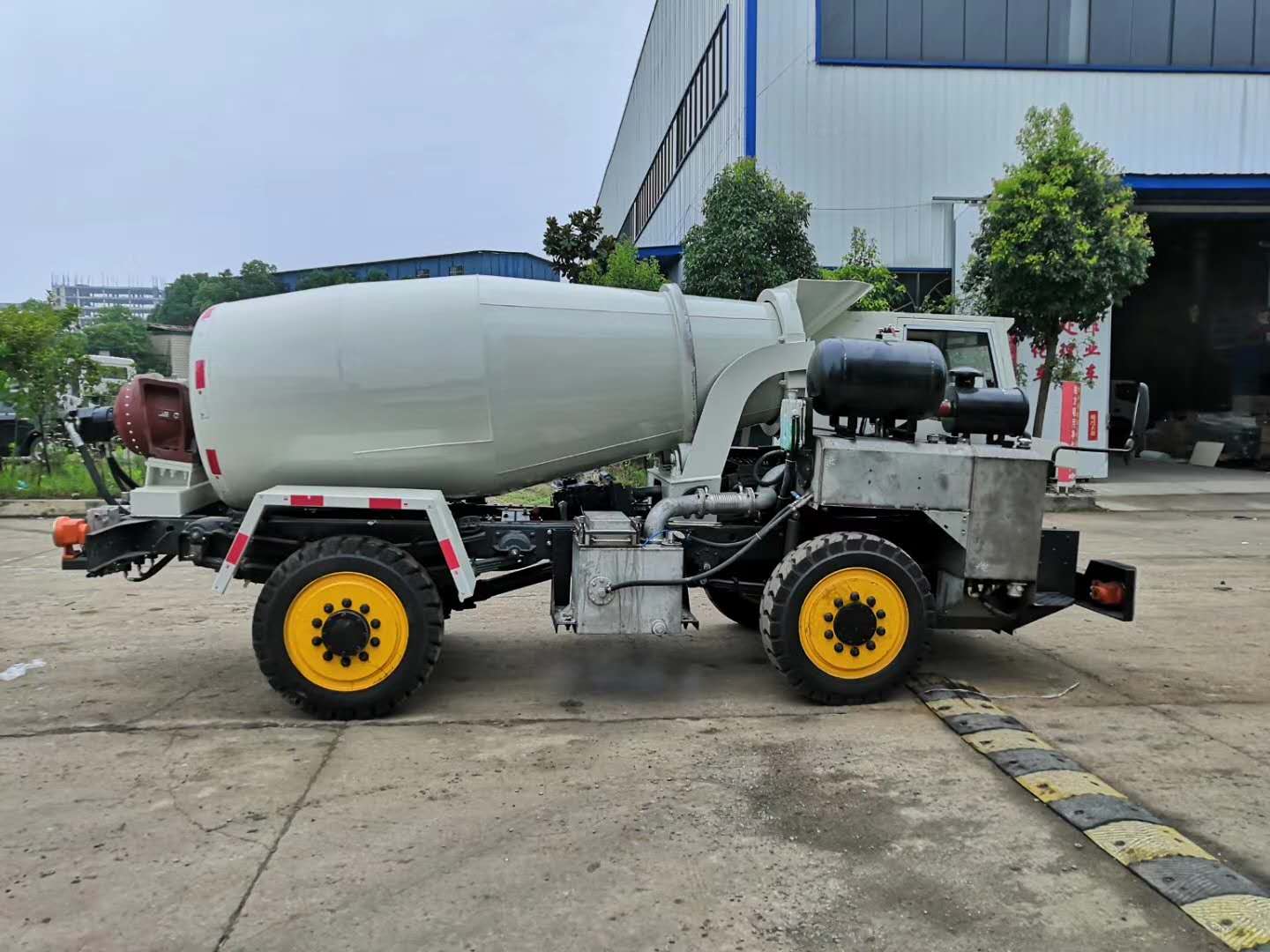 2.5方防爆攪拌車,柴油,氣啟動(dòng)攪拌車，礦井?dāng)嚢柢噲D片展示