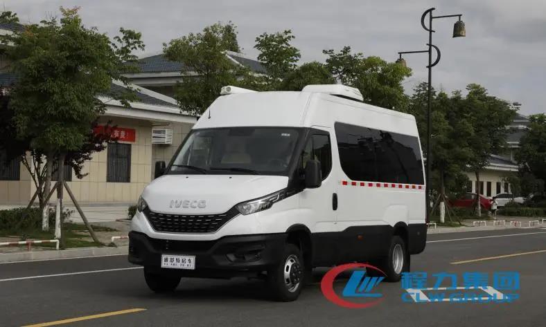程力高端進(jìn)口依維柯福祉房車、奔馳無線通訊壓制車“雙雄”出征，爭霸江湖圈粉無數(shù)成市場新寵