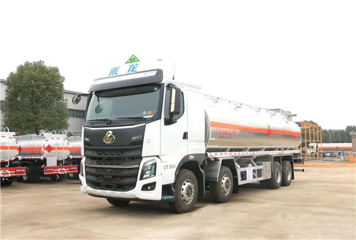 顏值擔(dān)當(dāng)，實力悍將東風(fēng)柳汽8*4運油車（國六）全國熱銷