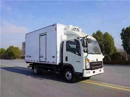 重汽豪沃國(guó)六“小金牛”冷藏車，現(xiàn)車一臺(tái)，隨提隨走