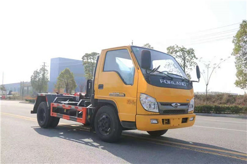 市場上一款雙層大梁的藍(lán)牌鉤臂垃圾車，純工程自卸車底盤，載重?zé)o敵