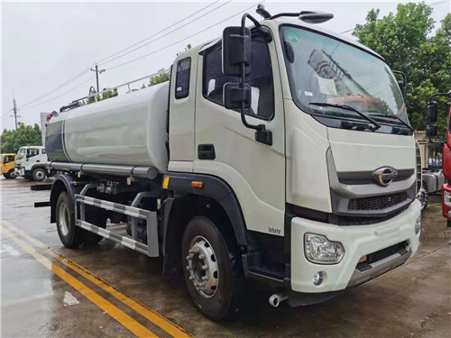福田領(lǐng)航3950短軸距245大動(dòng)6缸機(jī)14-15噸灑水車(chē)來(lái)了