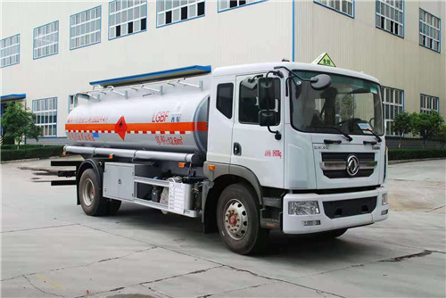 國六東風D9型10.8噸柴油加油車、13方國六東風油罐車