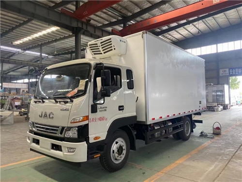 國(guó)六江淮中卡德沃斯5.5米冷藏車，10噸國(guó)六冷藏車