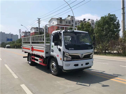 國六東風(fēng)福瑞卡黃牌氣瓶運(yùn)輸車，5.2米國六氣瓶運(yùn)輸車