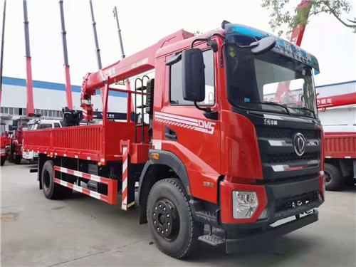 國(guó)六東風(fēng)華神DV5隨車吊匹配威龍8噸4節(jié)臂吊機(jī)，6.1米貨廂