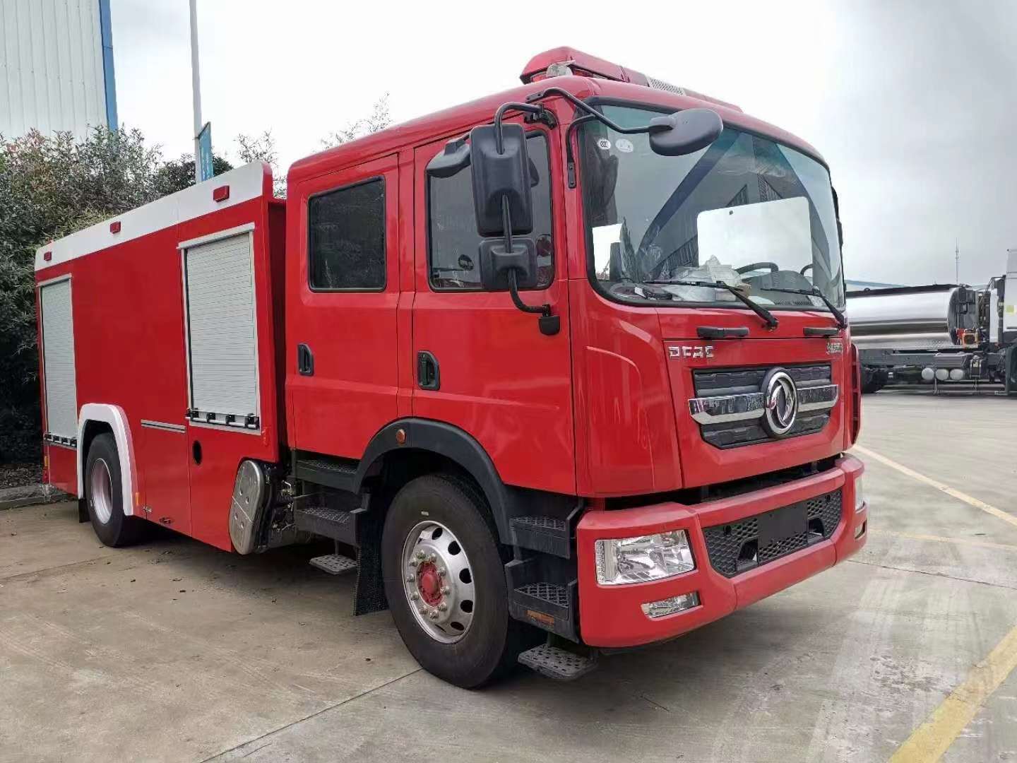 程力威牌（國(guó)六）東風(fēng)D9六噸水罐、泡沫消防車