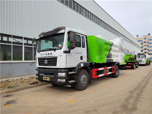 國(guó)六重汽汕德卡單橋多功能抑塵車現(xiàn)車！