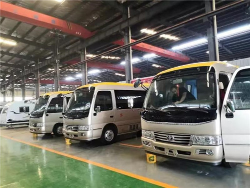  程力集團(tuán)中標(biāo)后，旅居車專業(yè)廠承接了此生產(chǎn)任務(wù)，抽調(diào)專業(yè)的生產(chǎn)力量，前期先定制改裝了一臺(tái)樣車以供采購方考察驗(yàn)收。