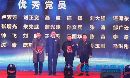 這一年年，公司黨委、工會圍繞經(jīng)濟建設中心，加強黨員思想政治教育，組織開展困難職工慰問、幫扶、員工教育、崗位培訓、勞動競賽等活動。在七一前夕，組織黨員干部赴湖南韶山重溫入黨誓詞、接受紅色教育，參與慶“七一”暨新曾都區(qū)成立10周年歌詠晚會，開展黨員學習活動日等活動。