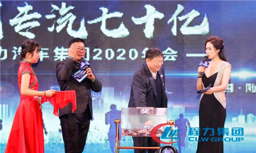 按照董事長的宏偉構想，程力集團的長遠目標是“百年程力”、“千億產值”。要實現(xiàn)這個目標，我們必須從現(xiàn)在開始，有計劃有步驟地建設十個產業(yè)集群，即委改、軍品、底盤、專用汽車、新能源車、商務車、應急車制造、隨車裝備制造、高端專用制造、配套件制造等，我們要堅定不移地建設產業(yè)強區(qū)，奮力打造特色產業(yè)增長極，作為集團發(fā)展的后續(xù)支撐。