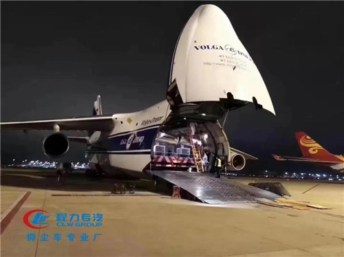 程力汽車集團(tuán)作為中國最大的專用車生產(chǎn)之都的龍頭企業(yè)，在專業(yè)技術(shù)和工藝質(zhì)量上一直處于行業(yè)領(lǐng)先地位。在得知程力汽車集團(tuán)抑塵車專業(yè)廠生產(chǎn)的霧炮車在此次疫情中發(fā)揮的重要作用后，阿聯(lián)酋果斷的從中國程力集團(tuán)采購一批抑塵車用于防疫消毒，在接到定單后，程力抑塵車專業(yè)廠日夜不息，八天完成阿聯(lián)酋45臺東風(fēng)天錦100米抑塵車出口交付。再次向世界展現(xiàn)程力汽車集團(tuán)堅(jiān)實(shí)的專用車制造能力。