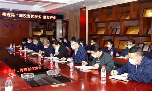 活動最后程力汽車集團黨委書記何儒安，衷心感謝市稅務局的領導的關心和政府出臺相關稅收優(yōu)惠政策。在這疫情導致的經濟環(huán)境嚴峻的情況下，這樣的優(yōu)惠稅收政策正是雪中送炭的深厚溫情，深刻體現(xiàn)了政府與人民團結一心、眾志成誠共渡難關的決心。