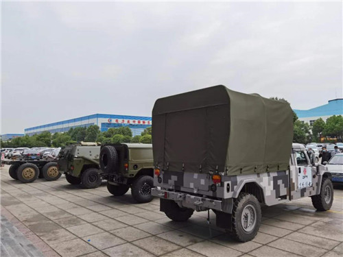 本次東風越野車有限公司攜手程力專汽，雙方將在應(yīng)急消防、醫(yī)療救護、通訊指揮、房車、公安安保、海外市場、礦山油田、電力搶險等多個領(lǐng)域，聯(lián)合出擊搶占專用車細分市場，力爭開發(fā)更多潛在客戶，廣泛推進特種民用車的市場化進程。
