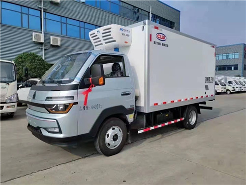 國六豪沃新款智相跨界冷藏車，3.8米藍牌國六冷藏車