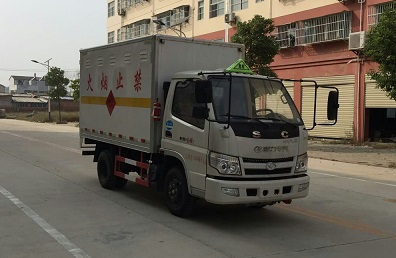 國五時風(fēng)廂長3.3米爆破器材運(yùn)輸車