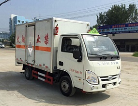 國五廂長3.2米雜項危險物品廂式運(yùn)輸車 